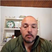 Profesor de historia para niños y adolescentes con el objetivo de mejorar su conocimiento en el tema